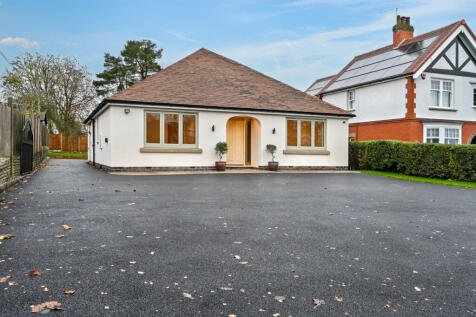 Derby Road, Ashbourne, DE6 4 bed detached bungalow for sale