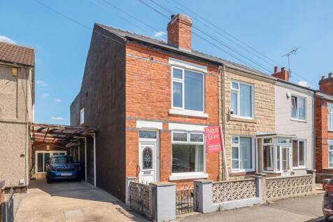 Park Avenue, Mansfield Woodhouse... 2 bed end of terrace house for sale