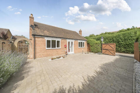 Arnolds Lane, Whittlesey... 2 bed bungalow for sale
