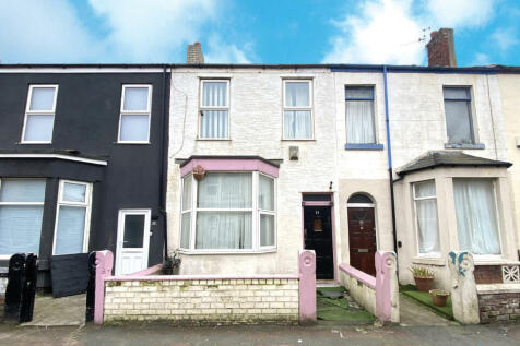 5 bedroom terraced house for sale