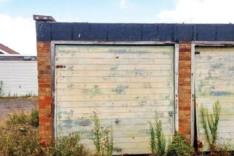 Garage at Ballinghall Close, Bedford... Garage for sale