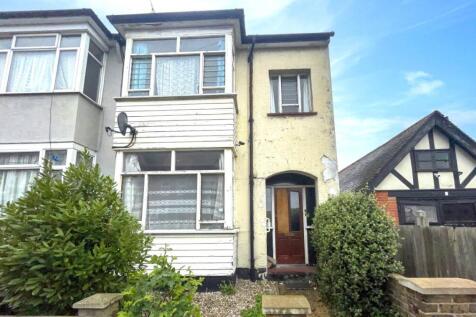 91 Shakespeare Drive... 3 bed end of terrace house for sale