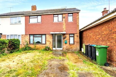 6 Highfield Close, Bletchley, Milton... 3 bed semi