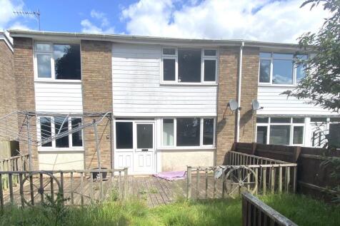 46 Woodland Way, Devizes, Wiltshire... 3 bed semi