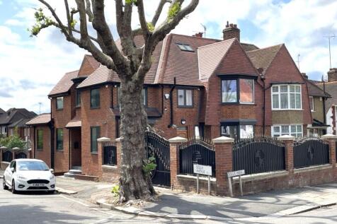 49 Dollis Avenue, Finchley, N3 1BY 6 bed semi