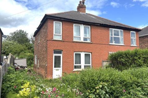 2 Churchfield Road, Scunthorpe, DN16 3DH 3 bed semi