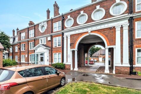 148 Cleverly Estate, Wormholt Road... 2 bed flat for sale