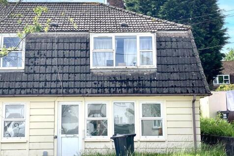 14 Queens Road, St. Austell, PL25 4RQ 2 bed flat for sale