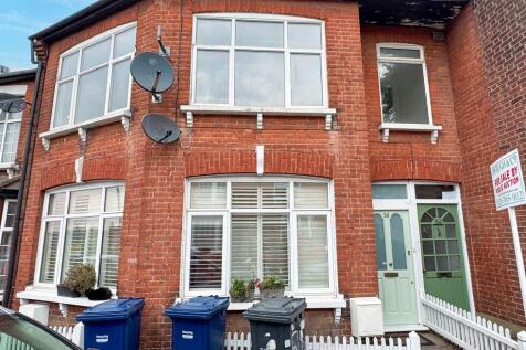 54 Percy Road, North Finchley, N12 8BU 3 bed maisonette for sale
