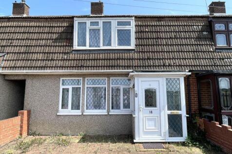 16 Chigwell View, Romford, RM5 2JH 3 bed terraced house for sale