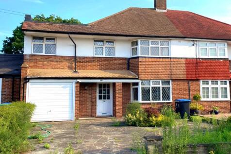 1(A) Murtwell Drive, Chigwell, IG7 5ED 5 bed semi