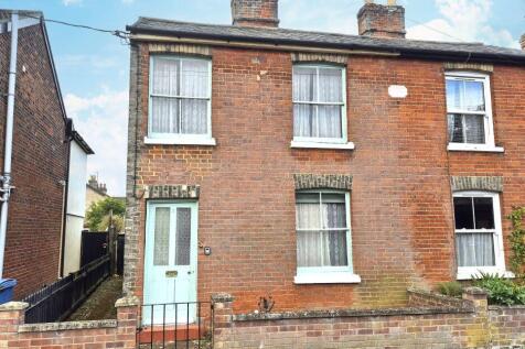 3 Hyde Road, Sudbury, CO10 2TH 3 bed semi