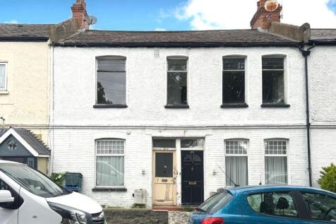 3 bedroom maisonette for sale