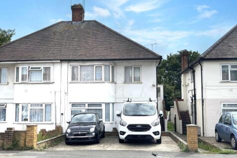 10 Nestles Avenue, Hayes, UB3 4QA 2 bed maisonette for sale