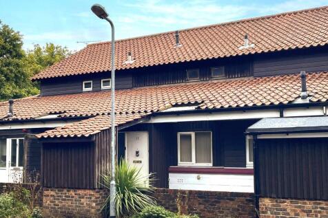 20 Bartlow End, Basildon, SS13 1PQ 3 bed terraced house for sale