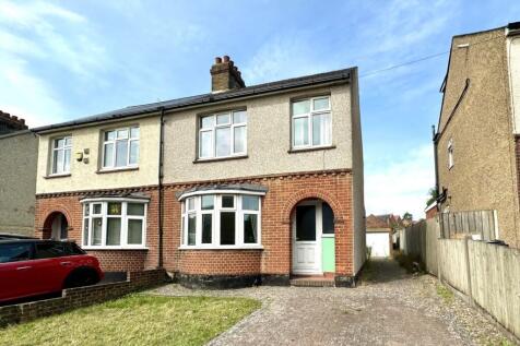 15 Hermitage Lane, Maidstone, Kent... 3 bed semi