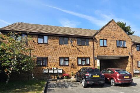 62 Chalet Hill, Bordon, GU35 0BQ 1 bed flat for sale