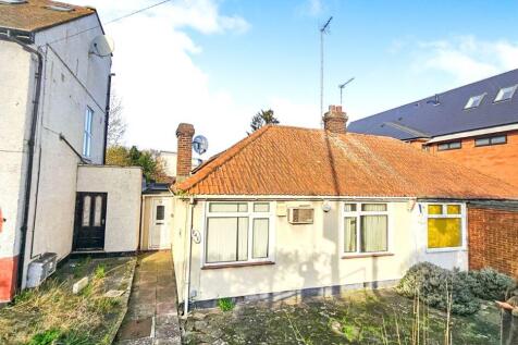 141 Bullsmoor Lane, Enfield, EN3 6TH 3 bed bungalow for sale