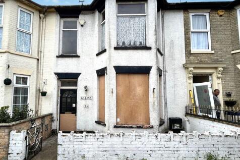 4 bedroom terraced house for sale