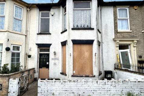 4 bedroom terraced house for sale