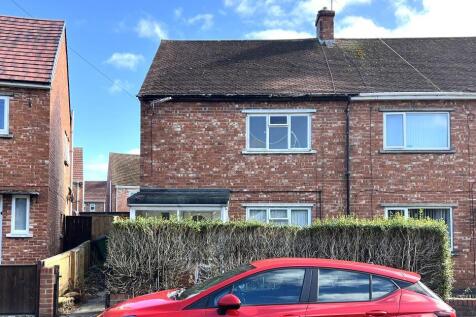 2 bedroom semi-detached house for sale