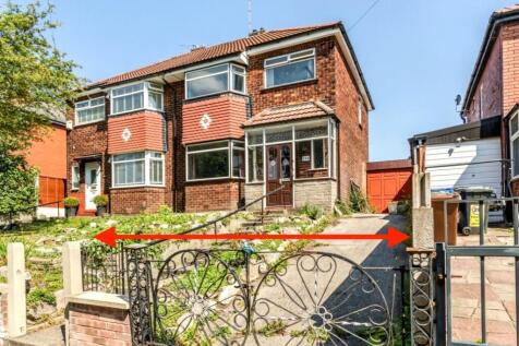 286 Greenside Lane, Droylsden... 3 bed semi