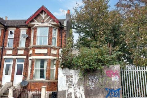 End of terrace house for sale