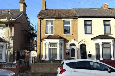 3 bedroom end of terrace house for sale