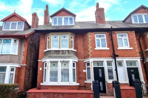 5 bedroom semi-detached house for sale