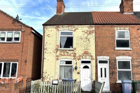 2 bedroom end of terrace house for sale