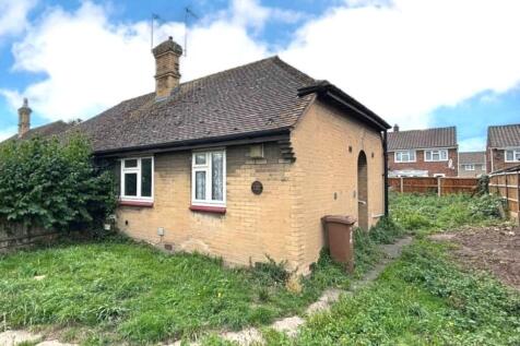 2 bedroom semi-detached bungalow for sale