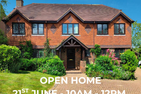 Glenleigh Walk, Robertsbridge, TN32 5 bed detached house for sale