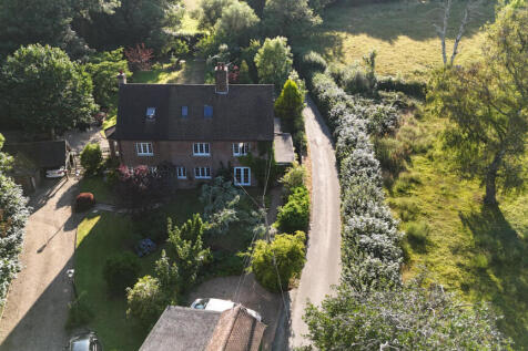 Crowders Lane, Battle, TN33 3 bed semi