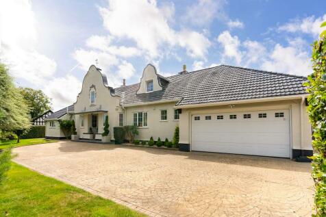 5 bedroom detached house for sale