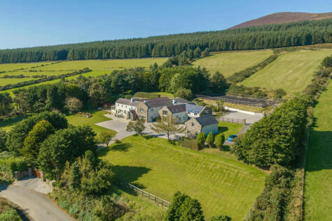 6 bedroom detached house for sale