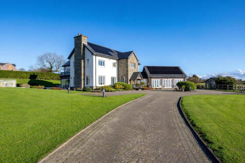 6 bedroom detached house for sale