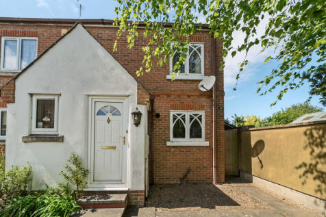 2 bedroom semi-detached house for sale