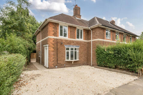 3 bedroom semi-detached house for sale