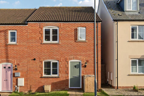 3 bedroom semi-detached house for sale