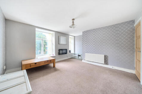 3 bedroom maisonette for sale
