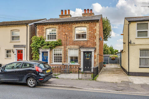 2 bedroom semi-detached house for sale
