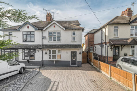 4 bedroom semi-detached house for sale