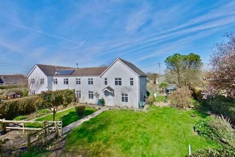 5 bedroom semi-detached house for sale