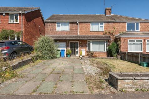 4 bedroom semi-detached house for sale