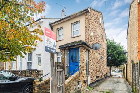 5 bedroom flat for sale