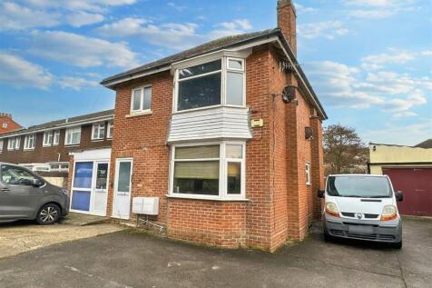 ABBOTSBURY ROAD, WESTHAM, WEYMOUTH 2 bed ground floor flat for sale