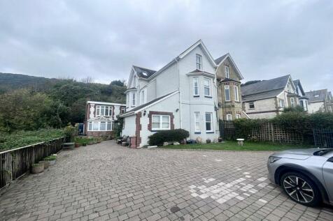 6 bedroom semi-detached house for sale