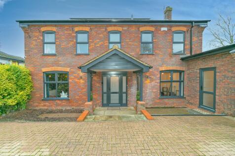 6 bedroom detached house for sale