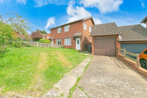 2 bedroom semi-detached house for sale