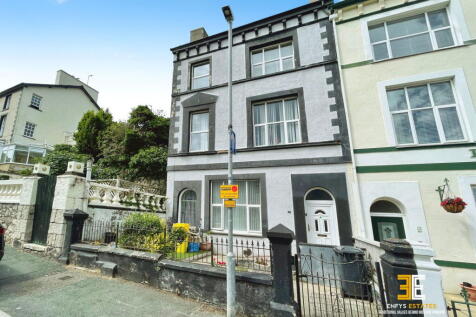 7 bedroom end of terrace house for sale